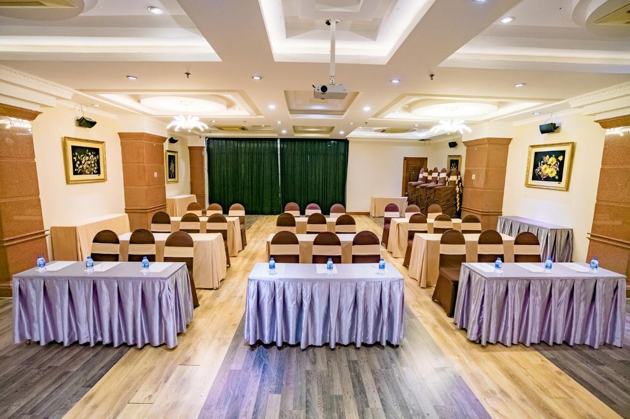 Adina Hotel Da Nang Buitenkant foto